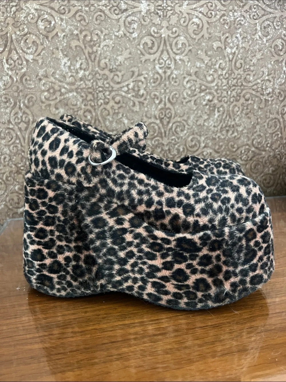 Leopard print fuzzy platforms size 7 to 7 1/2.. read description